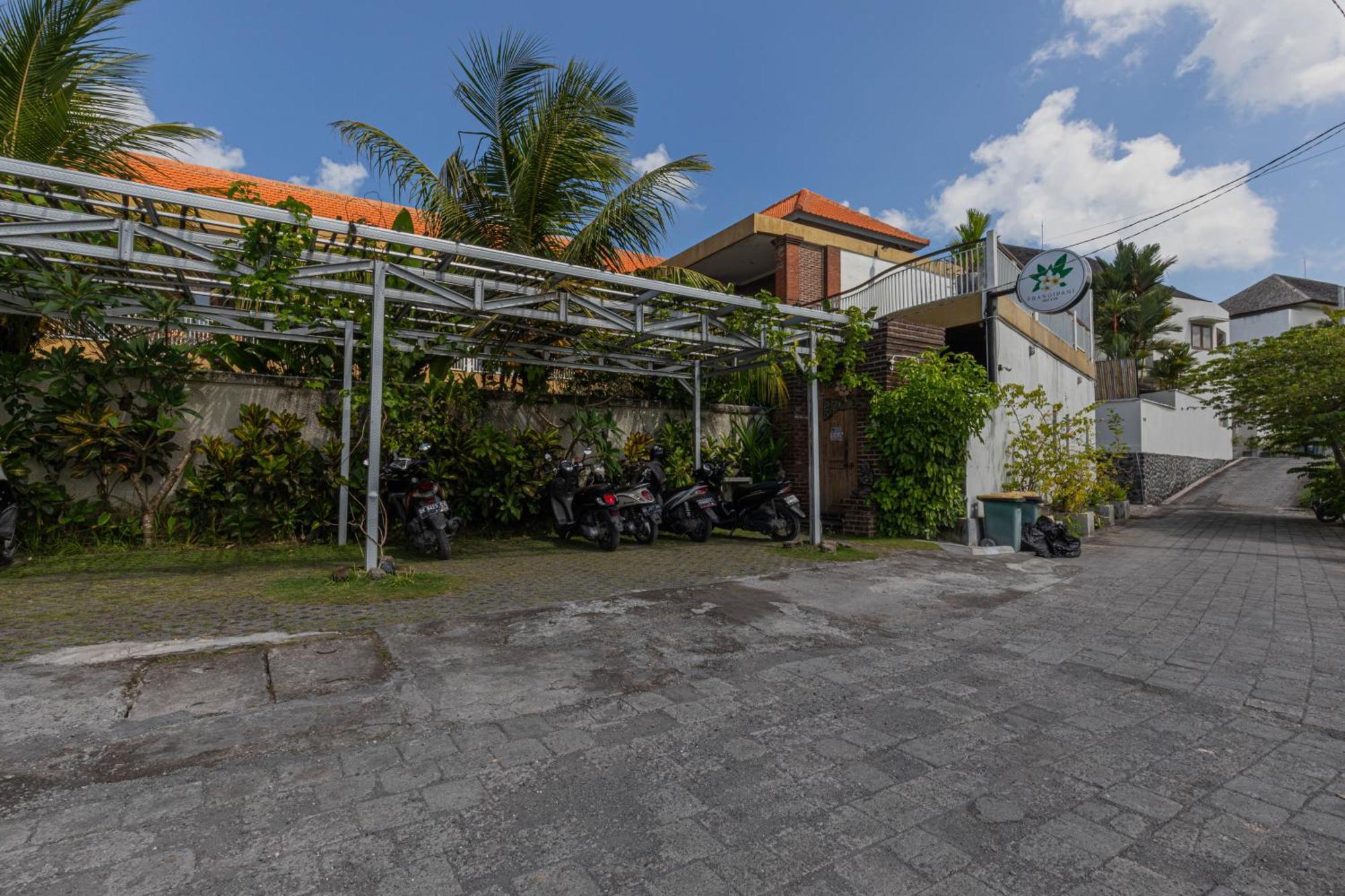 Frangipani House And Spa By Ecommerceloka Canggu  Exterior photo